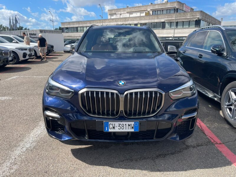 BMW X5 M50i