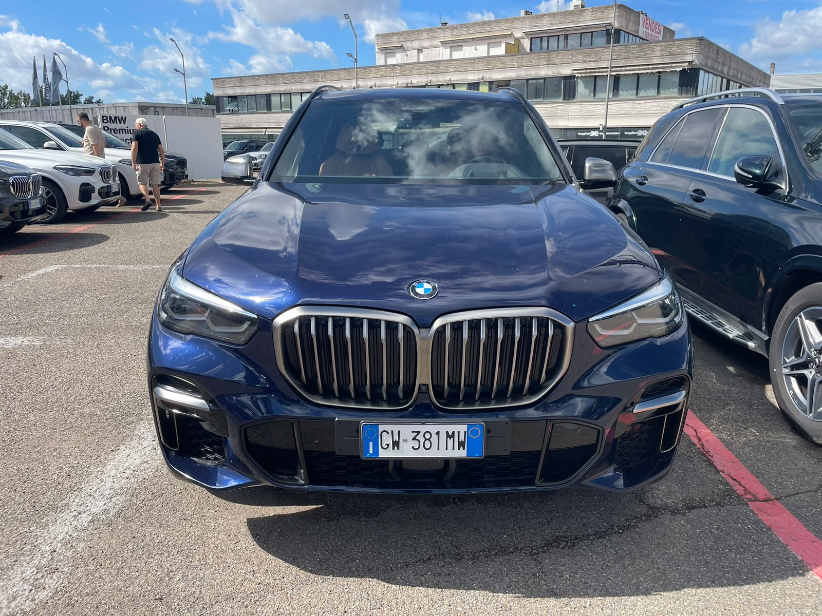 BMW X5 M50i